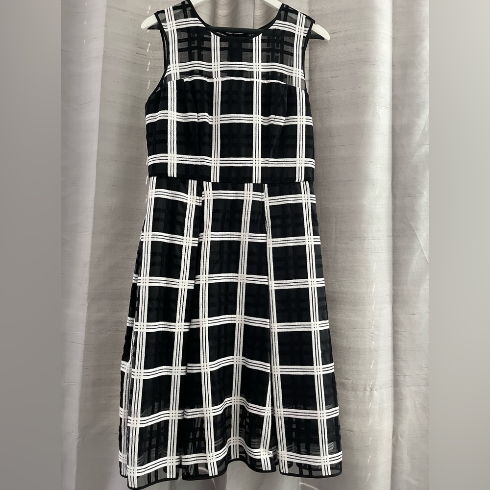 Beautiful black and white inverted pleat dress by Milly.